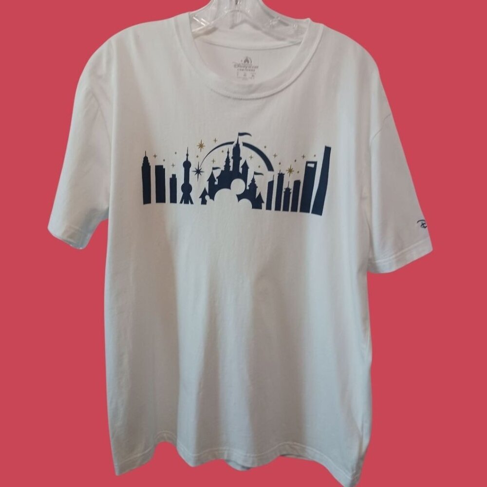 Shanghai Disney Resort T-Shirt With Skyline & Castle Design wht/blue/gold Large